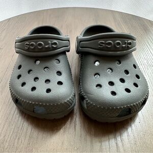 CROCS Kids Classic Clog in Charcoal Gray